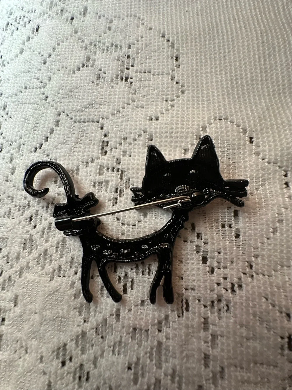 Whimsical Orange Heart-Pattern Cat Brooch Pin with Pink Bow